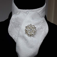 Load image into Gallery viewer, Self Tie Traditional Stock- Silky Ivory Pattern